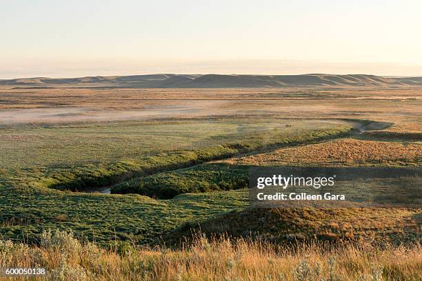 river valley, grasslands national park, canada - saskatchewan stock-fotos und bilder