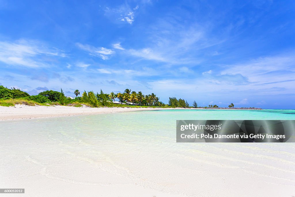 Beautiful beach in Bahamas, caribbean ocean and idyllic islands in a sunny day