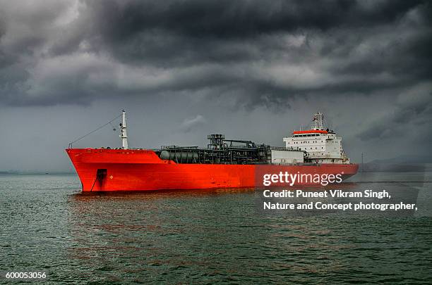 gas tanker - oil tanker stock pictures, royalty-free photos & images