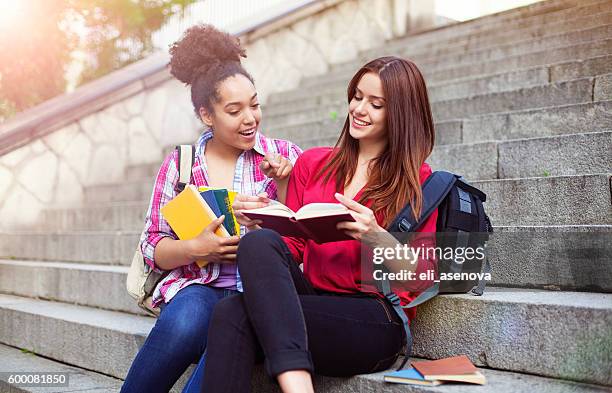students outdoor with books - back to school college stock pictures, royalty-free photos & images