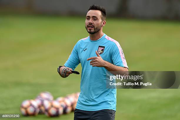 Roberto De Zerbi issues instructions during a US Citta' di Palermo training session at Carmelo Onorato training center on September 5, 2016 in...
