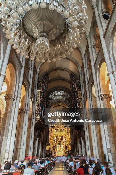 inside the catedral of compostela - isla san salvador fotografías e imágenes de stock