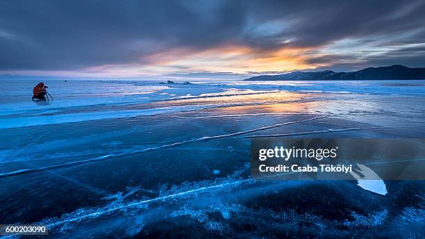 sunset on ice, lake baikal, siberia - eislandschaft stock-fotos und bilder