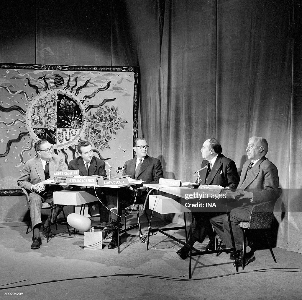 Marcel Riddle André Castelot, Stellio Lorenzi, Alain Decaux, Marcel Dunan and... News ...