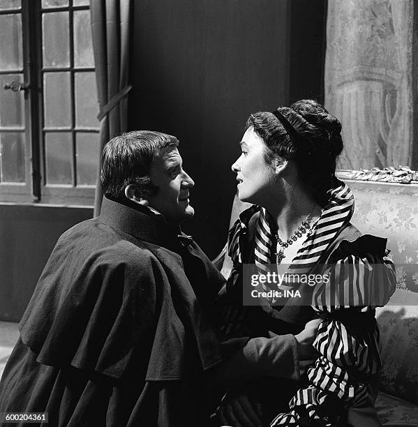 Loving interview between Pierre Mondy and Maria Mauban in the historic television film "The sacrifice of Mrs Of Lavalette".