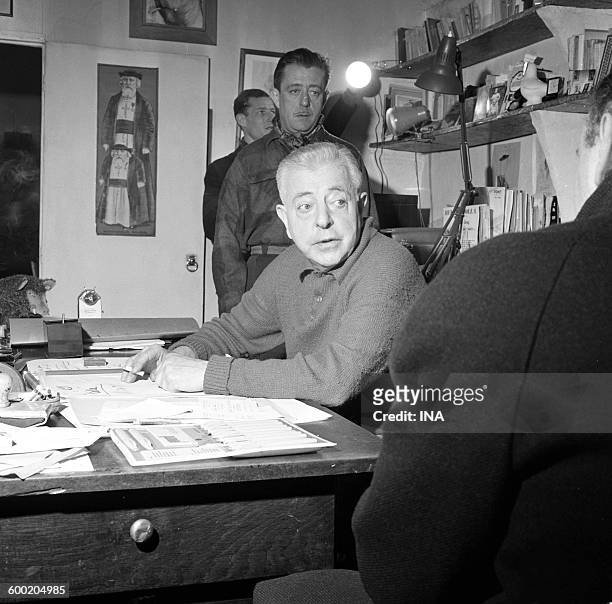 Jacques Prévert to his office, during the shooting of the program "The hot Hours of Montparnasse" of Jean Marie Drot.