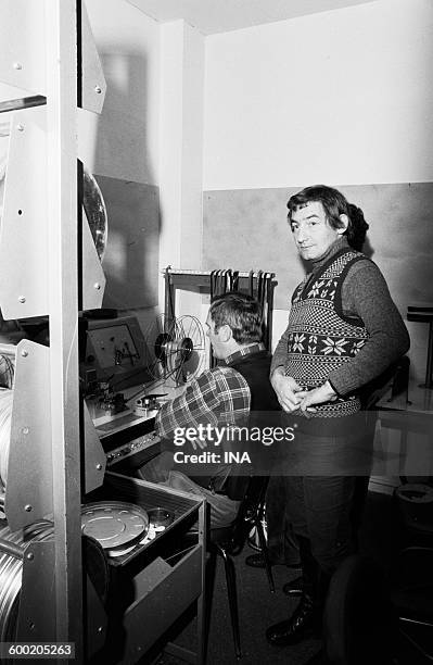 Pierre Desproges in a cutting room for "The small reporter ";.
