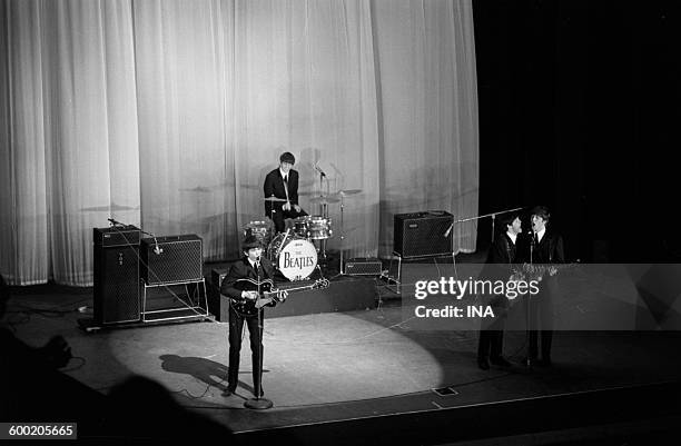 Beatles in concert on the scene of Olympia.