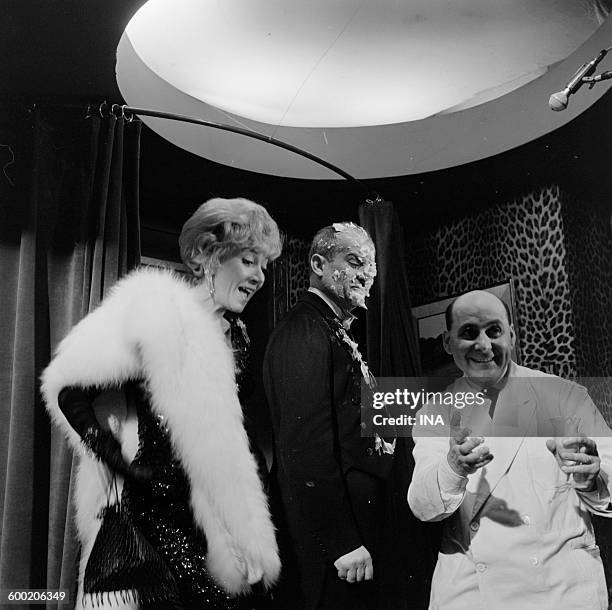 Colette Brosset, Louis de Funes and René Dupuy in a scene of "Coffee ice cream", short comedy realized by TCHERNIA for the evening of the Christmas...