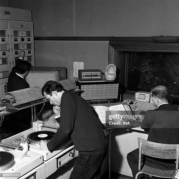 Modulation Photos and Premium High Res Pictures - Getty Images