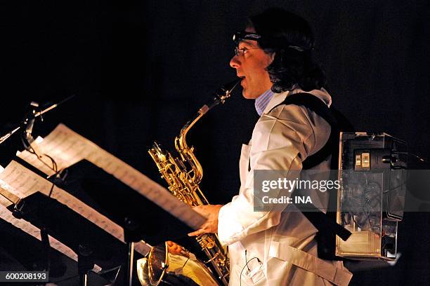 Massimiliano DONNINELLI in the saxophone for the concert "musical Theater" within the framework of the program Multitelephonies of the GRM.