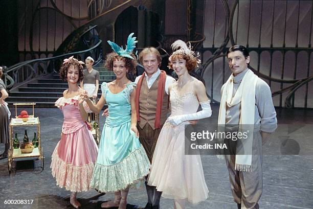 Rudolf Noureev, Sylvie Guillem and dancers of the Ballet of the National Theater of the Opera of Paris during the shooting of the ballet "Cendrillon"...