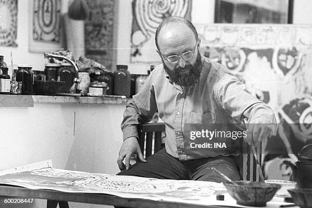 Pierre Alechinsky in his workshop in Bougival for the program "Forum of the arts".