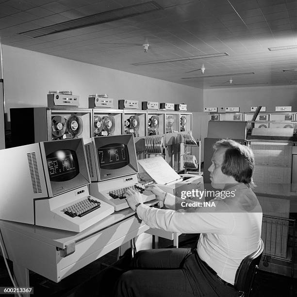 42 1970 Computer Room Stock Photos, High-Res Pictures, and Images ...