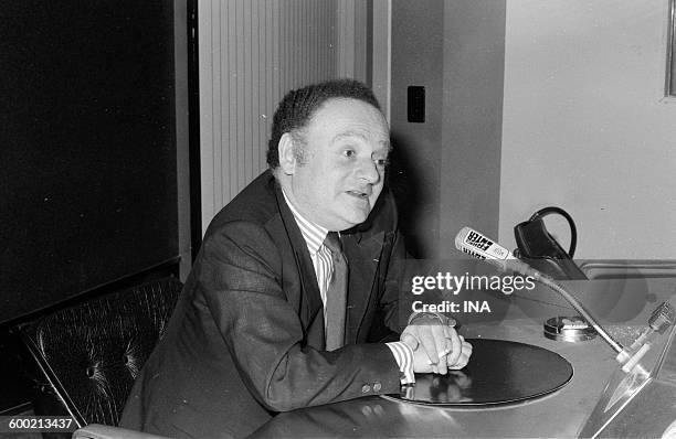 René Goscinny in the microphone of France Inter.