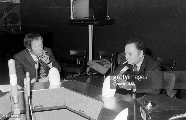 Jacques Chancel and René Goscinny smoking on the set of Radioscopy.