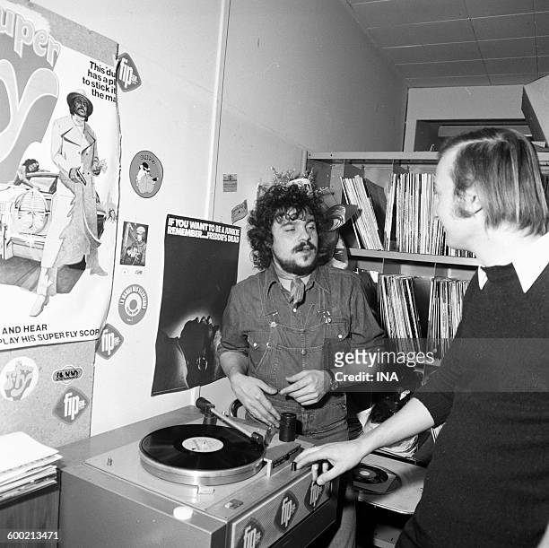 Debuts of the station FIP in the presence of the organizer Julien Delli Fiori and of the music programmer Jacques Pantalacci.