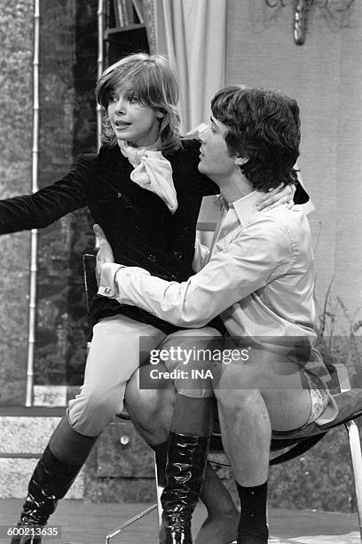 Martine Kelly and Philippe Etesse in a scene of the play of Pierre Barillet and Jean Pierre Grédy "The Gold and the Straw" presented in the series...