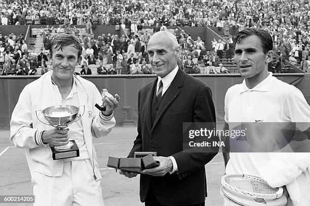 Tony Roche Autograph 73 Tony Roche Tennis Player Stock Photos, High-Res Pictures, and Images ...