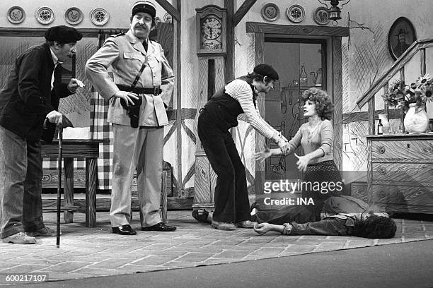 André Thorent, Pierre Tornade, Sim, Rosy Varte and Gérard Darrieu in "Edmée", Pierre Aristide Bréal's comedy realized by Georges Folgoas for the...