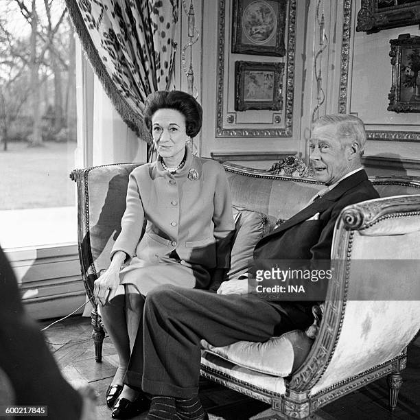 The Duchess and the Duke of Windsor interviewees in the lounge of their Parisian residence, a mansion of the wood of Boulogne.