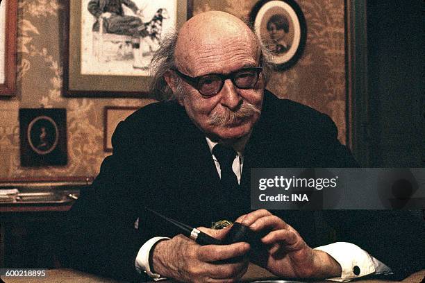 The biologist Jean Rostand at his home in Ville-d'Avray interviewed for the television series "certain look".