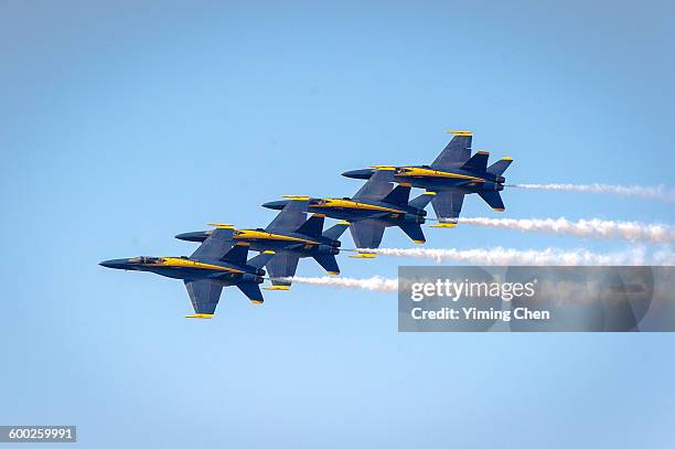 blue angels air show - avião de combate imagens e fotografias de stock