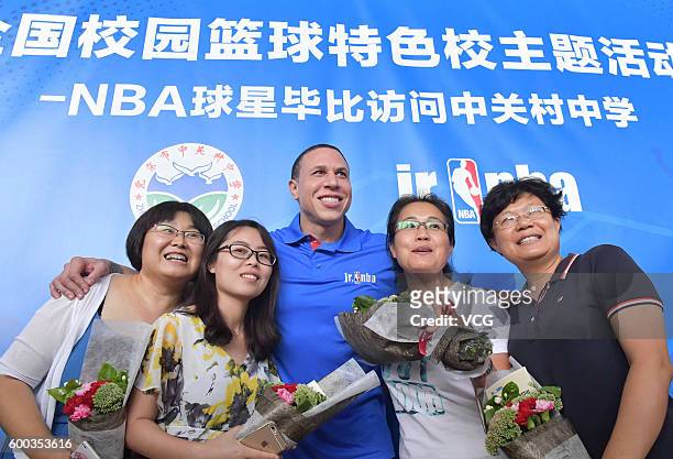 Former NBA star Mike Bibby poses with students at ZhongGuanCun Middle School on September 8, 2016 in Beijing, China.