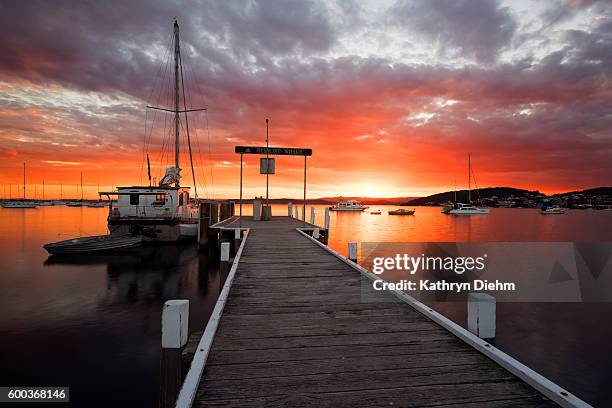 jetty with boats - ports nsw stock pictures, royalty-free photos & images