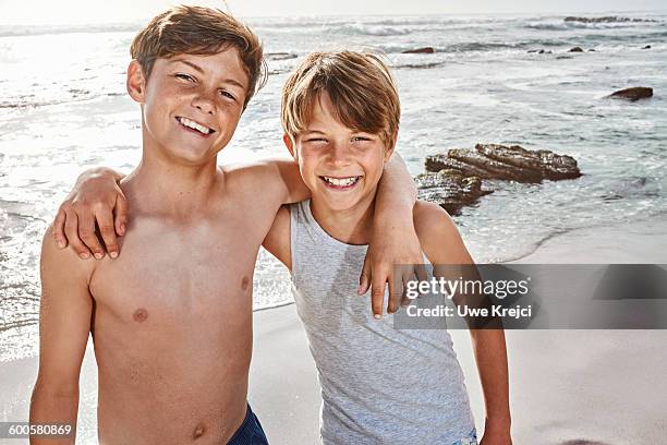 portrait of two boys (10 - 13 years) on beach - 10 11 years boy stock pictures, royalty-free photos & images