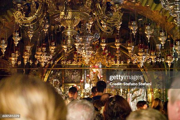 israel, jerusalem, church of the holy sepulchre - pilgrim stock pictures, royalty-free photos & images
