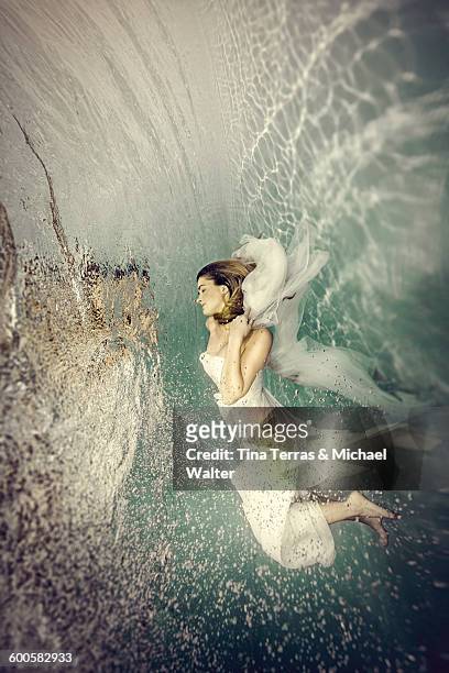 young bride dancing underwater - tina terras michael walter stock pictures, royalty-free photos & images