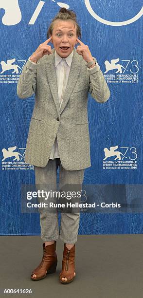 Laurie Anderson attends the photocall of the jury during the 73rd Venice Film Festival on August 31, 2016 in Venice, Italy.