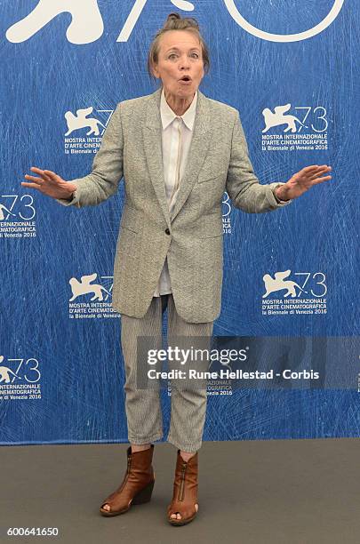 Laurie Anderson attends the photocall of the jury during the 73rd Venice Film Festival on August 31, 2016 in Venice, Italy.