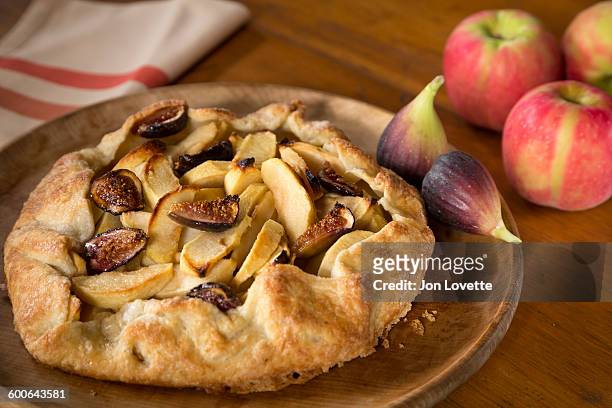 apple fig galette - biscotte stock-fotos und bilder