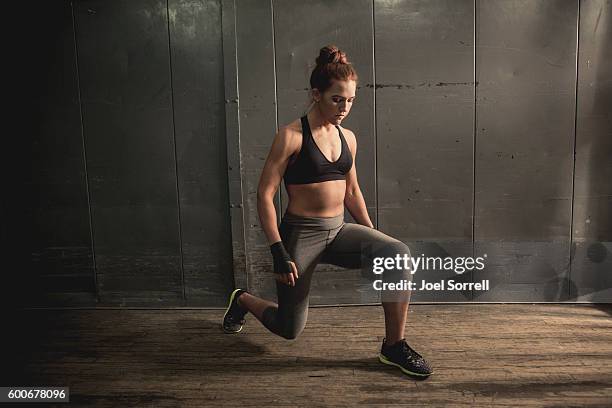 athletic woman doing lunges - lunge stock pictures, royalty-free photos & images