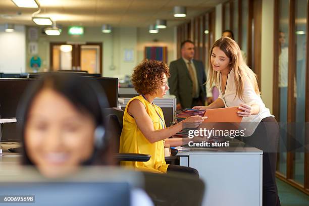 office junior - sekreterare bildbanksfoton och bilder