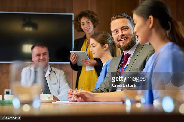 medical team business meeting - hr suit stockfoto's en -beelden