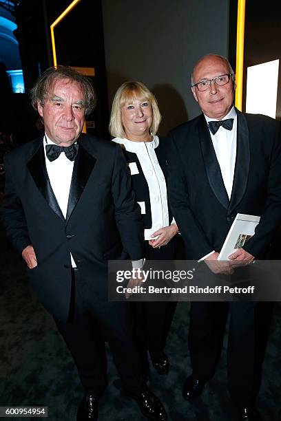 Jean-Michel Wilmotte, his wife Nicole and President of the Musee du Quai Branly, Stephane Martin attend the 28th Biennale des Antiquaires :...