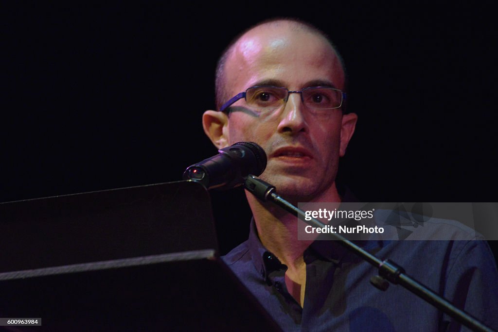 Yuval Noah Harari presents his new book