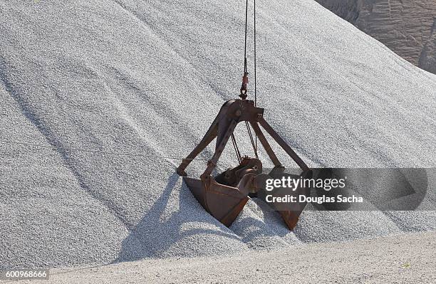 clamshell bucket at work in an open pit quarry - iron mining stock pictures, royalty-free photos & images