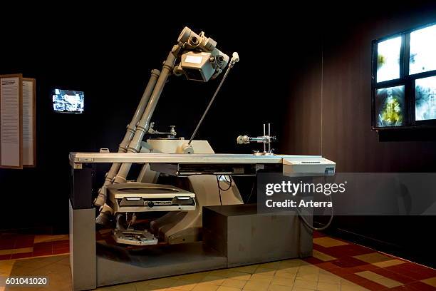 Multidirectional Photos and Premium High Res Pictures - Getty Images