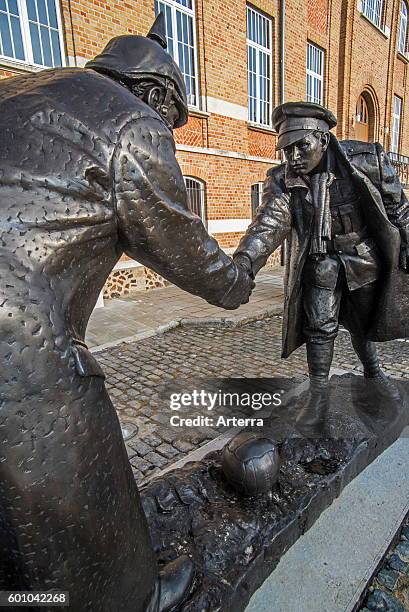 Statue by Andrew Edwards representing British and German soldiers shaking hands during World War One Christmas Truce on the Mesen / Messines market...