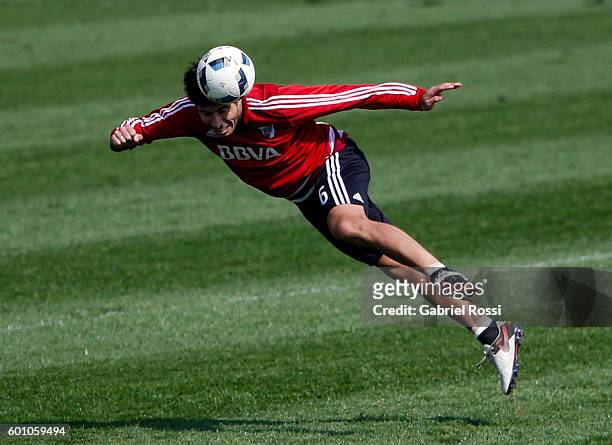 Luciano Lollo of River Plate heads the ball during a training session at River Plate's training camp on September 09, 2016 in Ezeiza, Argentina.