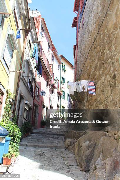 street in the ribeira district of porto - ribeira porto stock pictures, royalty-free photos & images