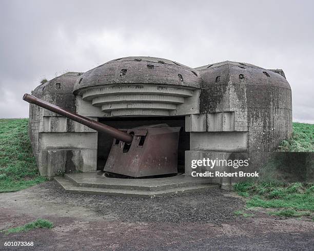 german gun battery - omaha beach stock pictures, royalty-free photos & images