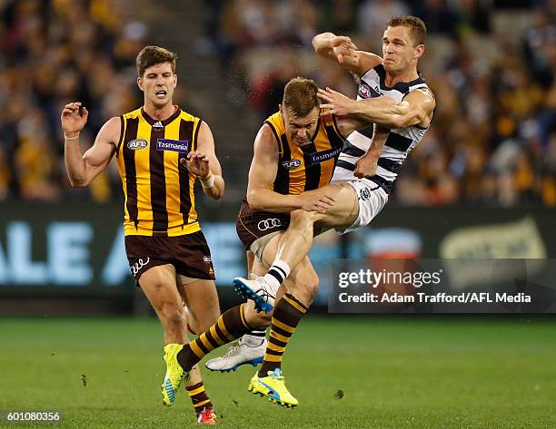 Joel Selwood of the Cats is bumped by Sam Mitchell of the Hawks during the 2016 AFL Second Qualifying Final match between the Geelong Cats and the...