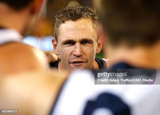Joel Selwood of the Cats addresses his teammates during the 2016 AFL Second Qualifying Final match between the Geelong Cats and the Hawthorn Hawks at...