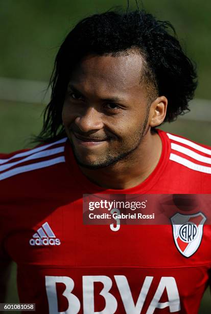 Arturo Mina of River Plate leaves the field after a training session at River Plate's training camp on September 09, 2016 in Ezeiza, Argentina.