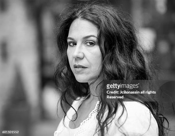 beautiful italian woman - jc bonassin stockfoto's en -beelden